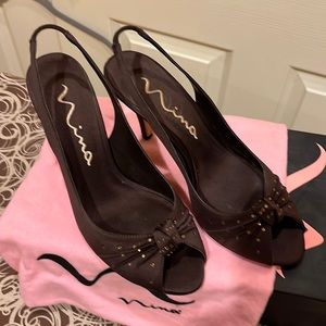 Nina heels Beautiful brown sling back front knot sateen material w rhinestones